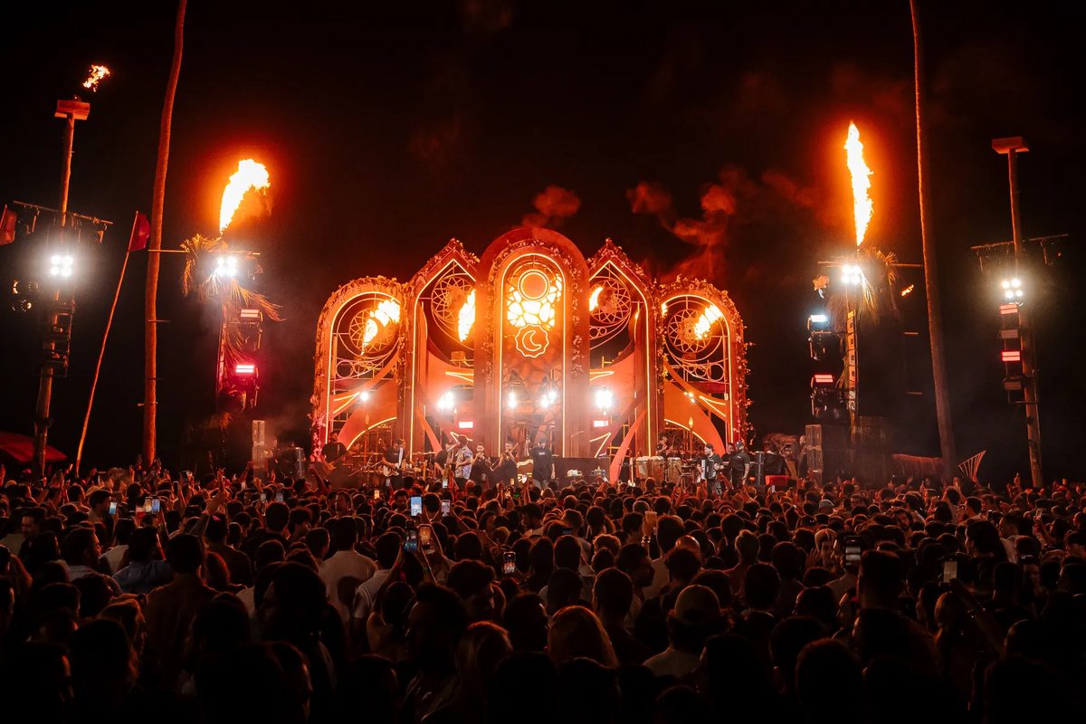 Imagen de la fuente — Luau · Night Celebration