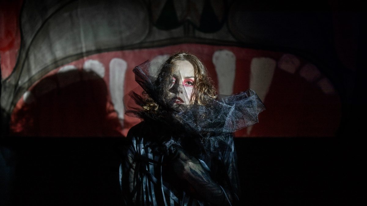 Source image — Emma Ruth Rundle (solo) com All Them Witches