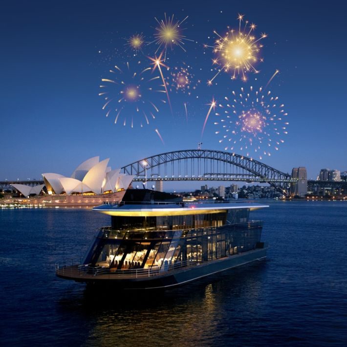 Image de la source — New Year's Eve Party onboard Starship Sydney