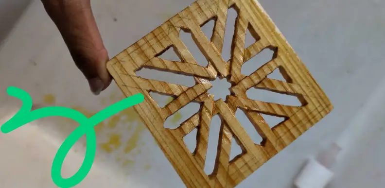 Image de la source — Wood carving