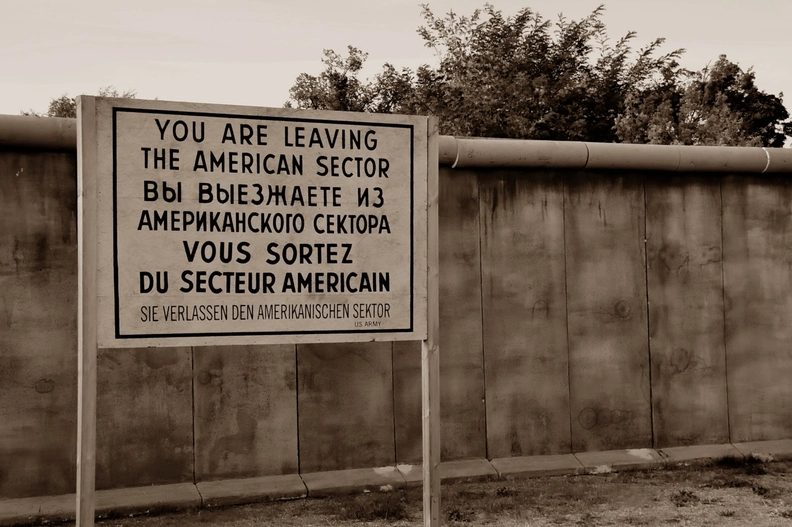 Image de la source — ‘Conversations with Eyewitnesses’ – Escape helper Klaus-M. von Keussler