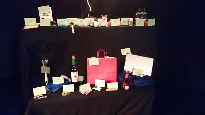 来源图片 — ImproShow: Gift Exchange