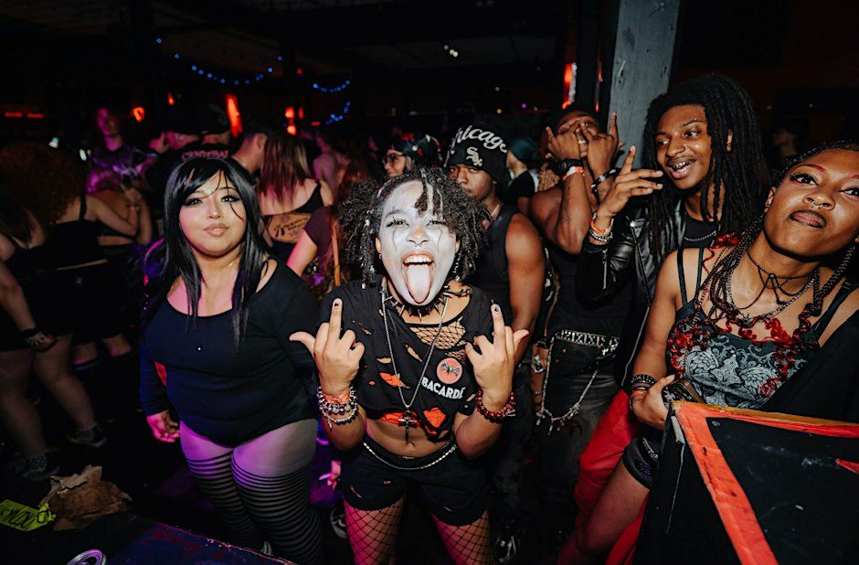 출처 이미지 — Emo Night Brooklyn : une soirée emo et pop punk