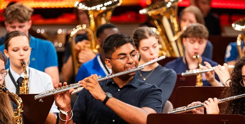 Bild der Quelle — youngSTAR Festival. 25 years Education & Outreach