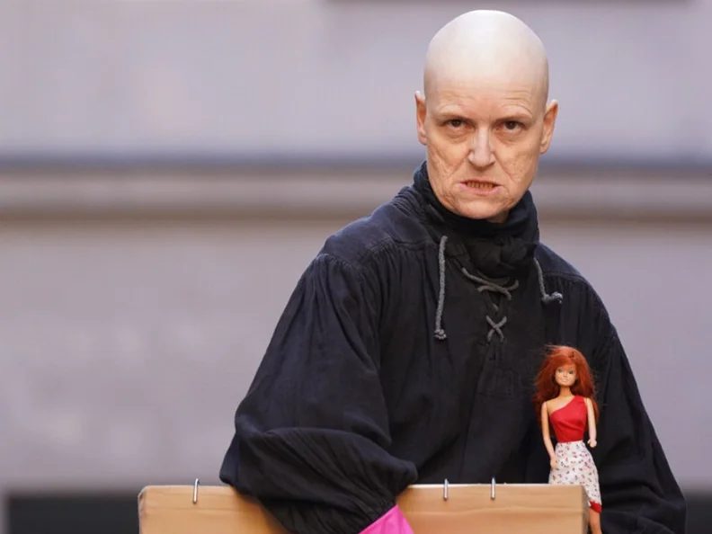 Source image — Bridge Markland: räuber in the box