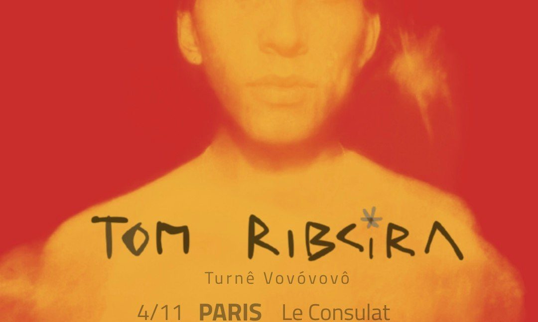 Afbeelding van de bron — Tom Ribeira au Consulat Voltaire