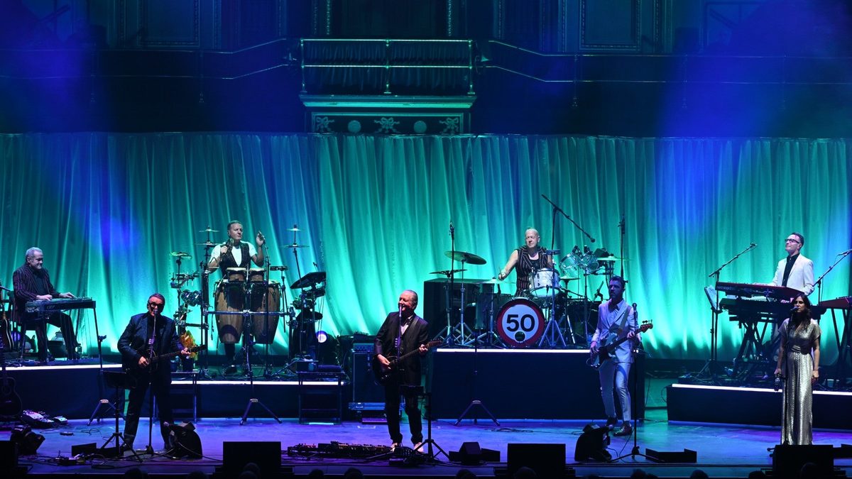 Bild der Quelle — Squeeze plus Billy Bragg