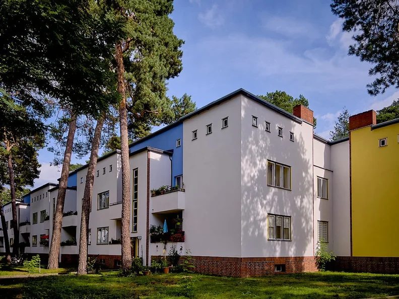Immagine della fonte — Man With A Hat Tours : The Waldsiedlung Zehlendorf