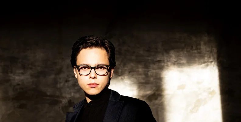 Imagem da fonte — Tarmo Peltokoski & the Hong Kong Philharmonic Orchestra