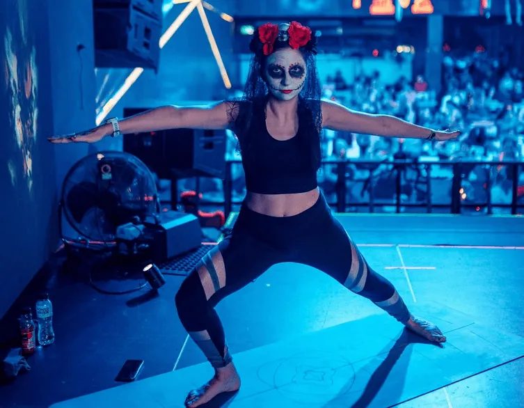 Imagem da fonte — Techno Yoga Halloween