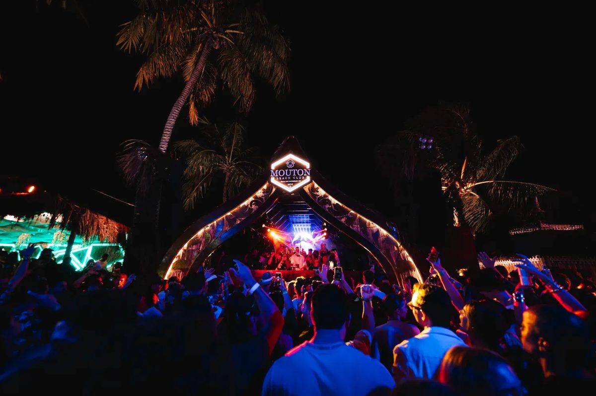 Imagen de la fuente — Sunset · Mouton Beach Club